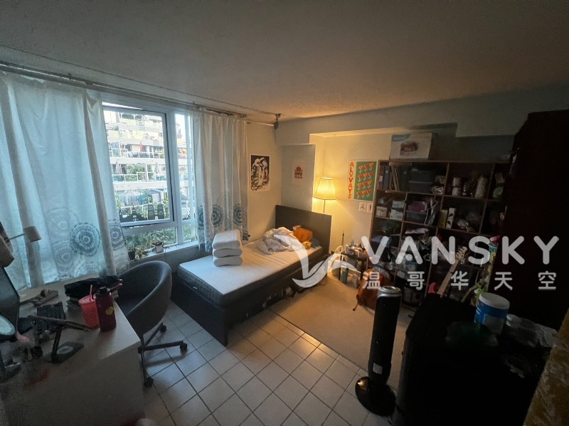 250323090256_A room with a rent of CAD 1250.  1 of 2.jpg